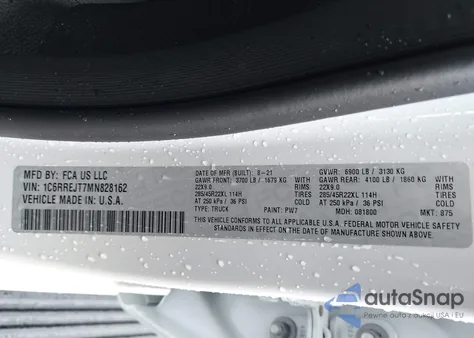 2021 Ram 1500 Laramie 4X2 5'7 Box из США, поврежденный, VIN 1C6RREJT7MN828162